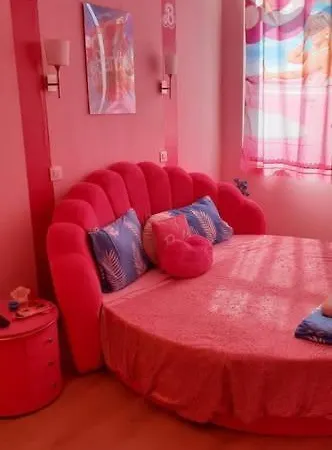 Barbie-themed 3bdr Penthouse Near The Beach,