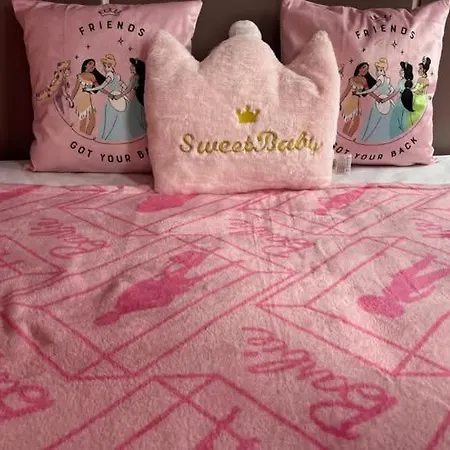 Barbie-themed 3bdr Penthouse Near The Beach, 네세부르