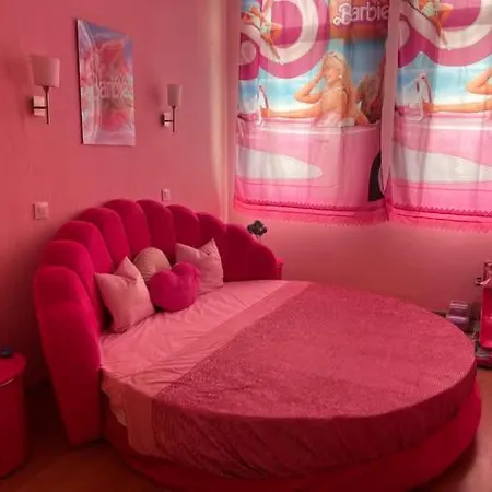 Barbie-themed 3bdr Penthouse Near The Beach, 네세부르