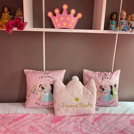 Barbie-themed 3bdr Penthouse Near The Beach, 네세부르