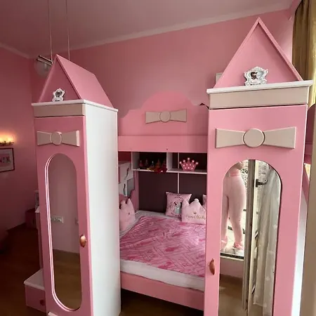 Barbie-themed 3bdr Penthouse Near The Beach, 아파트