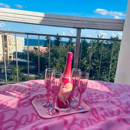 Barbie-themed 3bdr Penthouse Near The Beach, * 네세부르