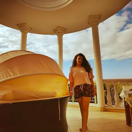 Barbie-themed 3bdr Penthouse Near The Beach, * 네세부르