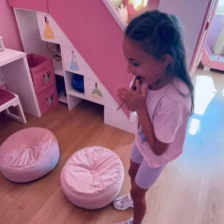 아파트 Barbie-themed 3bdr Penthouse Near The Beach, 네세부르