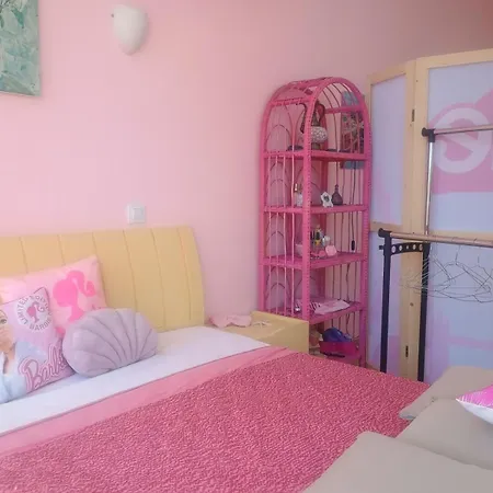 Barbie-themed 3bdr Penthouse Near The Beach, נסבר