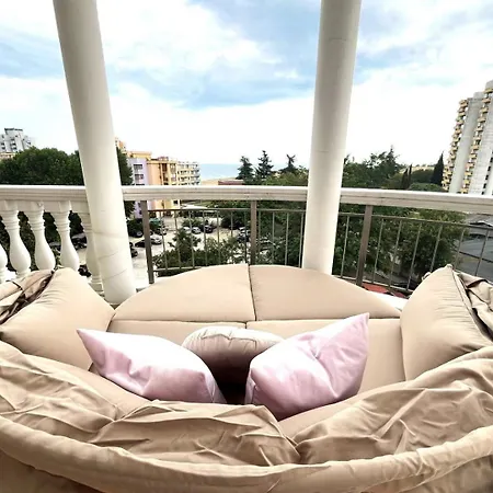 Barbie-themed 3bdr Penthouse Near The Beach, *
