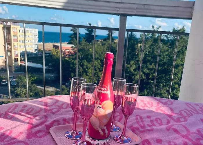 Barbie-themed 3bdr Penthouse Near The Beach, * Nesebar