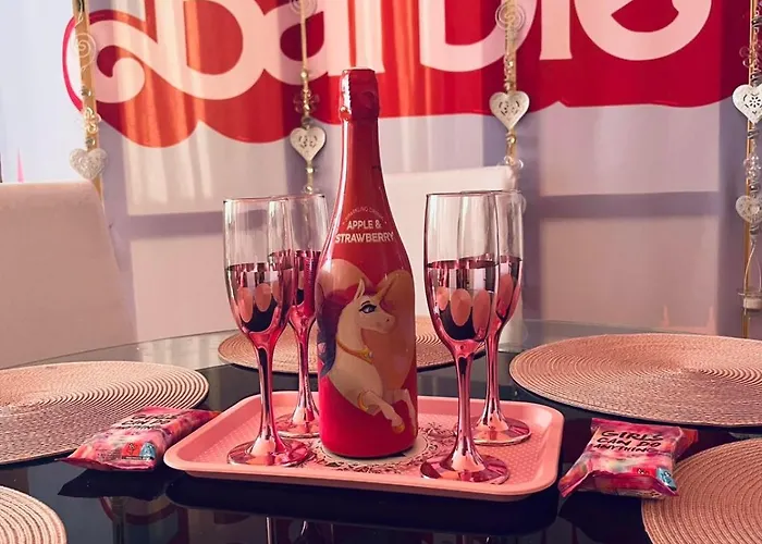 Barbie-themed 3bdr Penthouse Near The Beach,