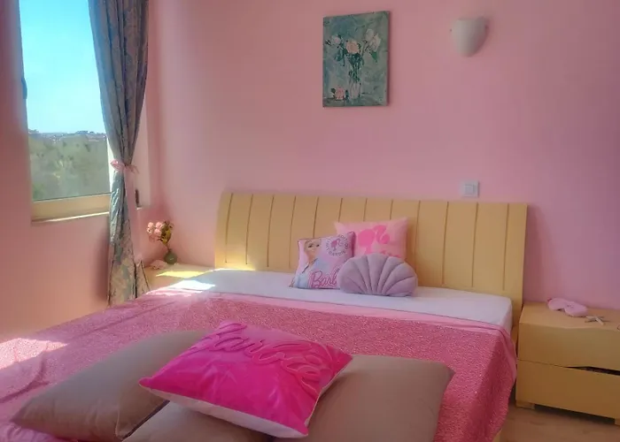 Barbie-themed 3bdr Penthouse Near The Beach, Apartmán Nesebar