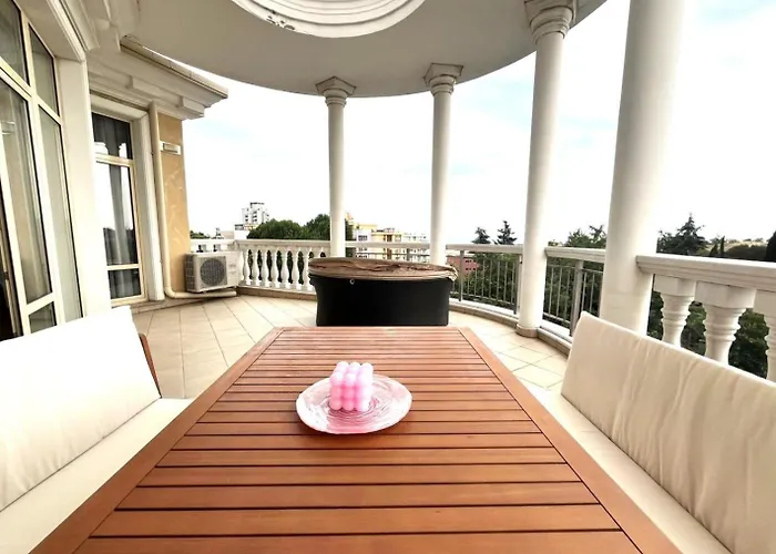 Apartmán Barbie-themed 3bdr Penthouse Near The Beach, Nesebar