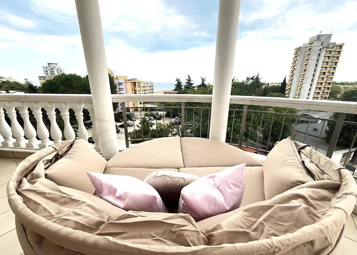 Barbie-themed 3bdr Penthouse Near The Beach, *
