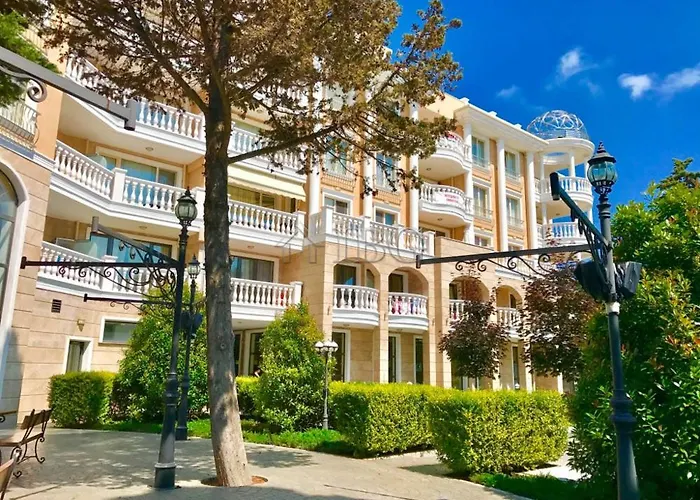 Barbie-themed 3bdr Penthouse Near The Beach, Nesebar