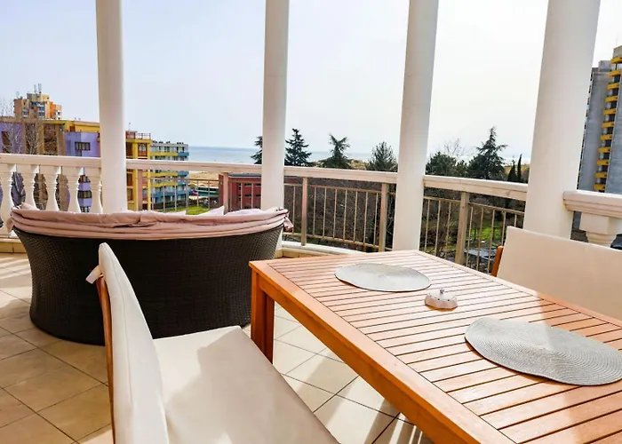 Apartmán Barbie-themed 3bdr Penthouse Near The Beach, Nesebar