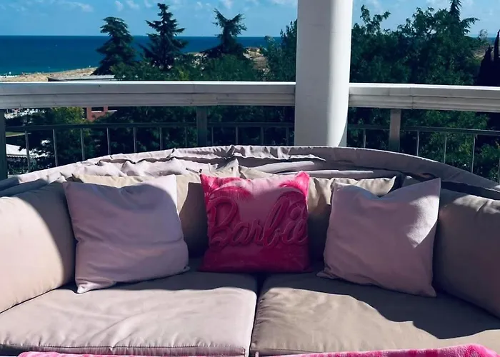 Barbie-themed 3bdr Penthouse Near The Beach, * Nesebar