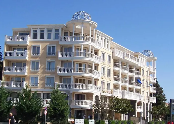 Barbie-themed 3bdr Penthouse Near The Beach, * Nesebar