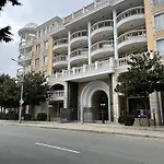 Barbie-themed 3bdr Penthouse Near The Beach,