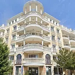 Barbie-themed 3bdr Penthouse Near The Beach, Apartmán
