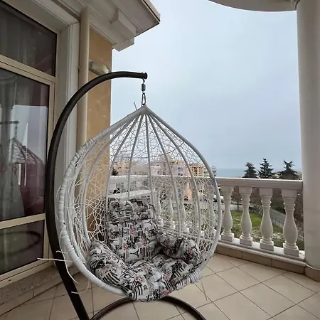 Barbie-themed 3bdr Penthouse Near The Beach, Νεσέμπαρ