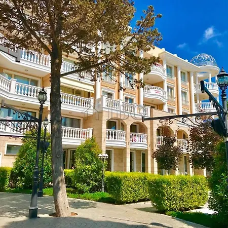 Barbie-themed 3bdr Penthouse Near The Beach, Nessebar
