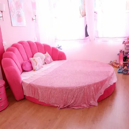 Barbie-themed 3bdr Penthouse Near The Beach, * 네세부르