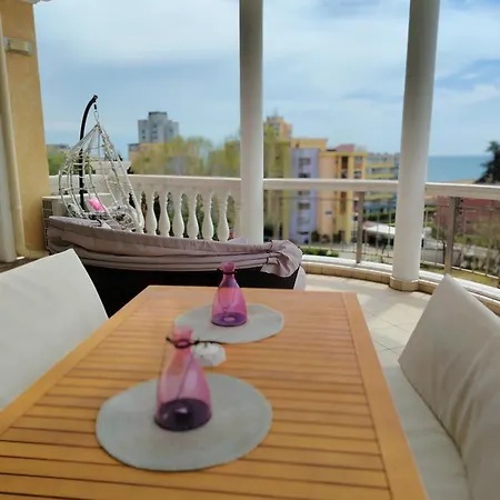 Barbie-themed 3bdr Penthouse Near The Beach, * Nessebar