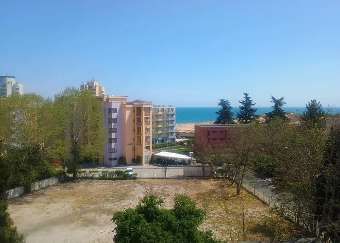 Barbie-themed 3bdr Penthouse Near The Beach, Nesebăr